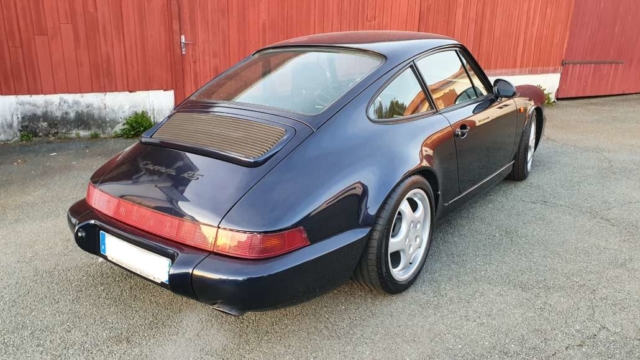 Porsche 911 Carrera RS 964 de 1992 3/4 arrière droit