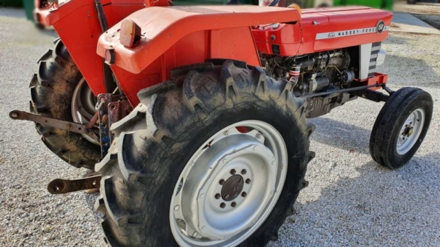 Massey Ferguson 158 de 1976 3/4 arrière droit