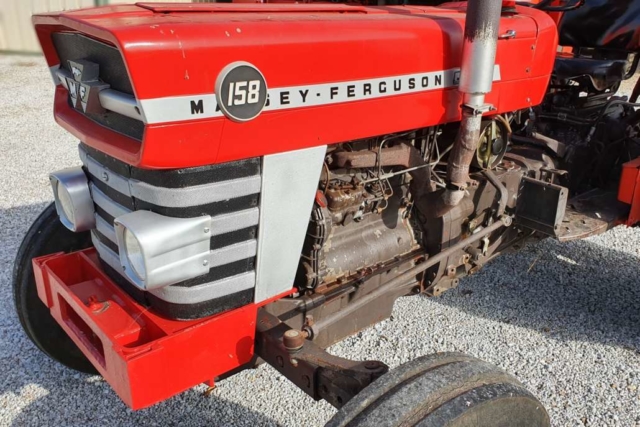 Massey Ferguson 158 de 1976 3/4 avant gauche
