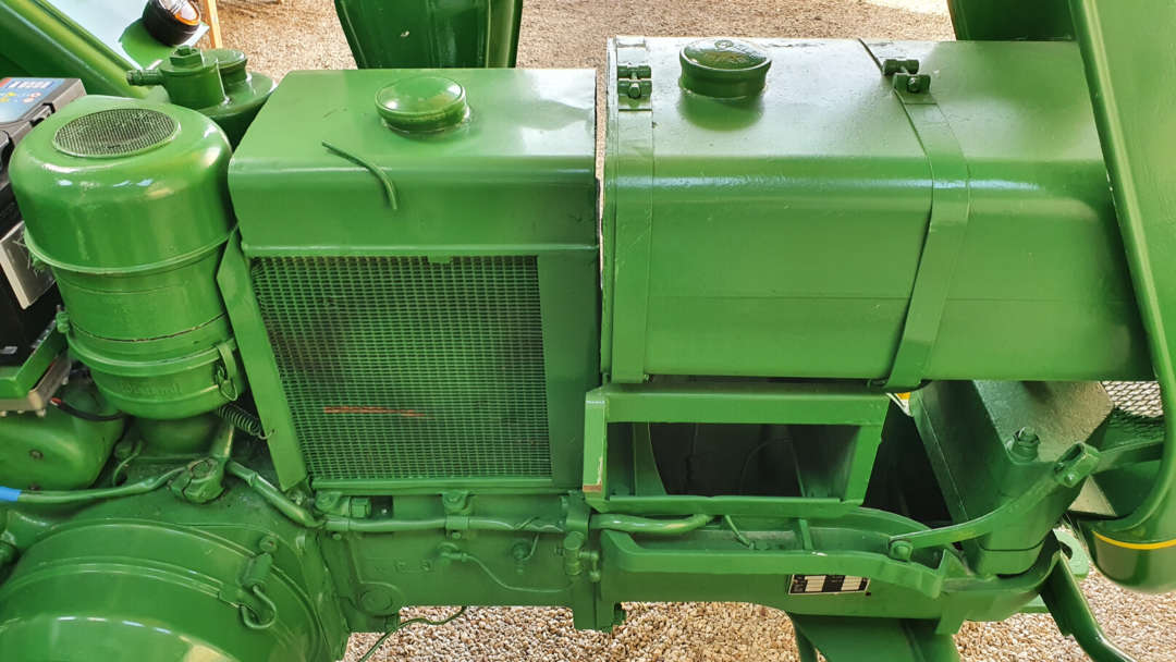 Tracteur Lanz 2416 vert moteur