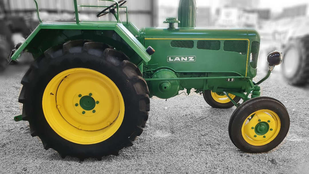 Tracteur Lanz 2416 vert latéral droit