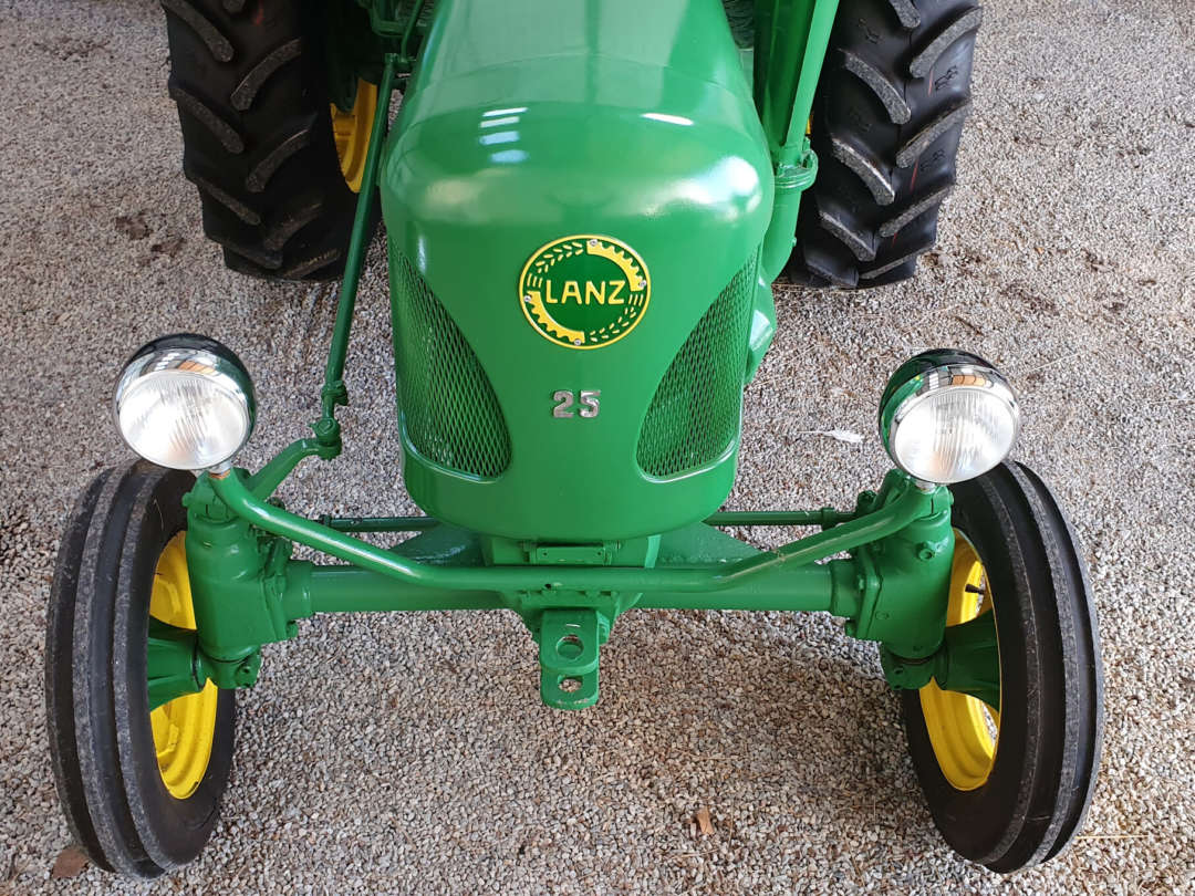 Tracteur Lanz 2416 vert avant
