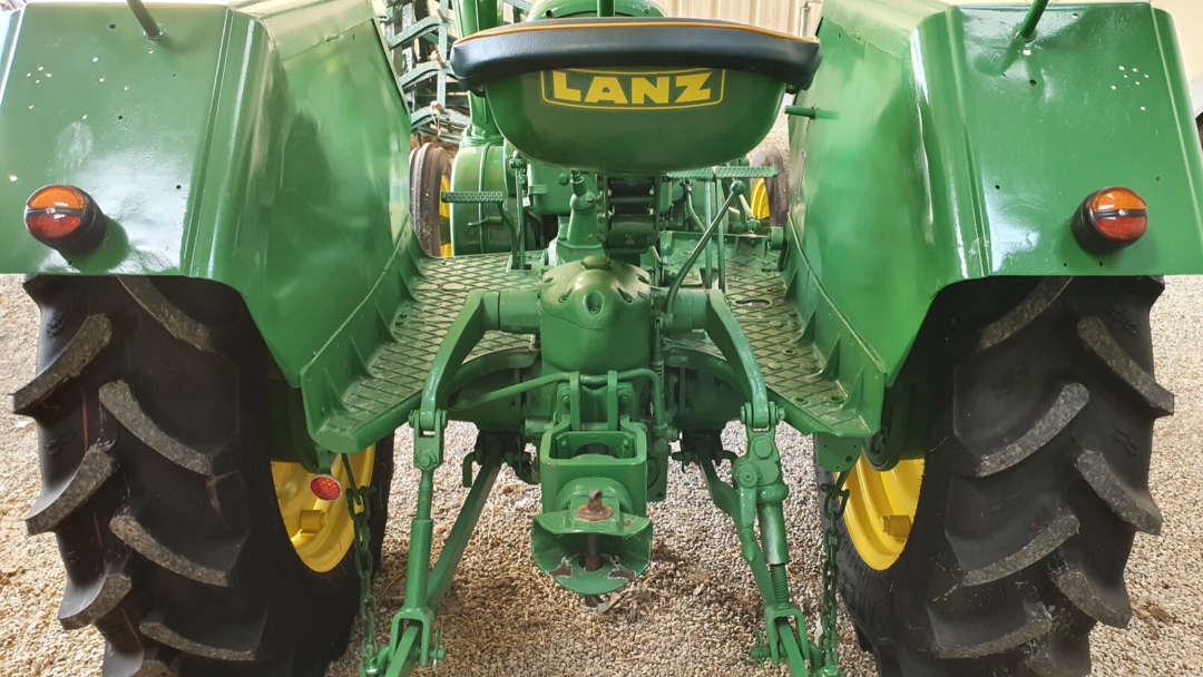 Tracteur Lanz 2416 vert arrière